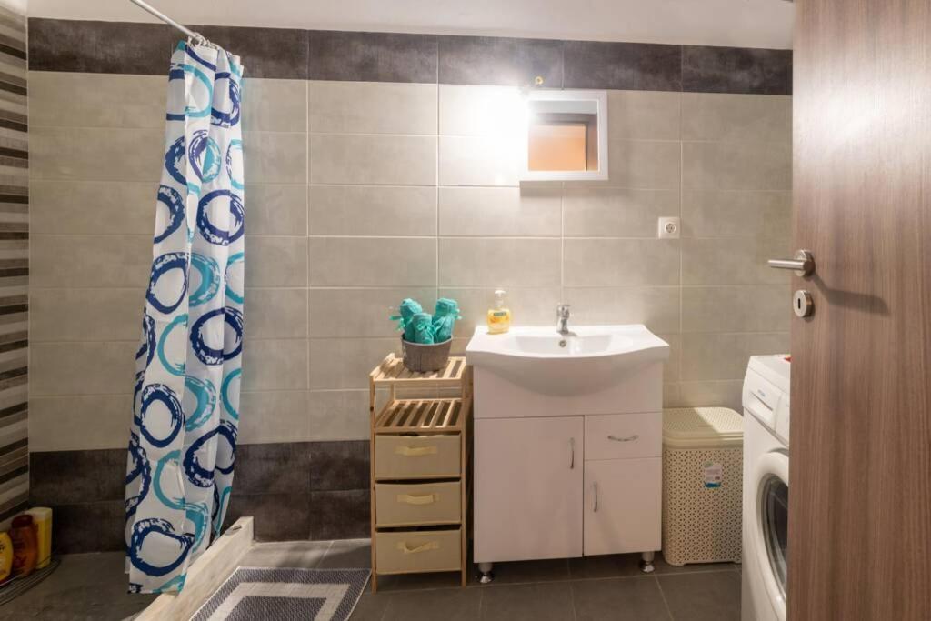 Bright Newly Renovated Apt Near Beach & Center+Ac Anemomylos Екстериор снимка