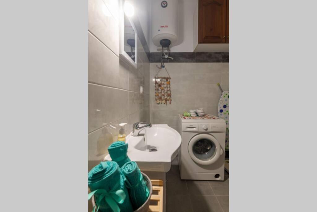 Bright Newly Renovated Apt Near Beach & Center+Ac Anemomylos Екстериор снимка